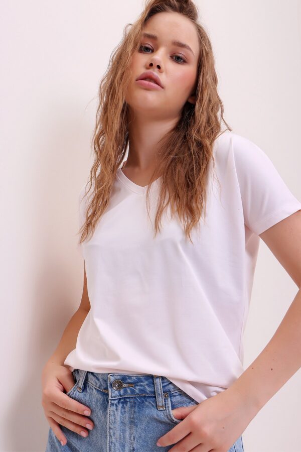 Beyaz V Yaka Basic Tişört - 10558