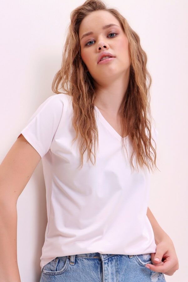 Beyaz V Yaka Basic Tişört - 10558