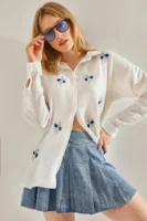 Kadın Beyaz Lacivert Nakış Taş Işlemeli Keten Ayrobin Oversize Gömlek - 10741