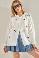 Kadın Beyaz Lacivert Nakış Taş Işlemeli Keten Ayrobin Oversize Gömlek - 10741